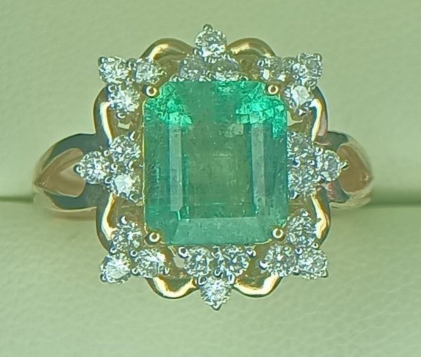 Women's 3.15 ct. Natural Emerald & Round Diamonds Ring in 14k Yellow Gold