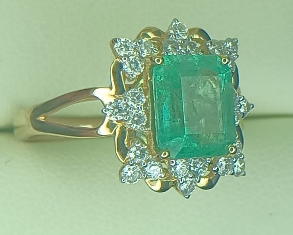 Women's 3.15 ct. Natural Emerald & Round Diamonds Ring in 14k Yellow Gold - Image 2